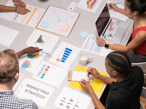 Apa Perbedaan Hardselling dan Softselling dalam Marketing?