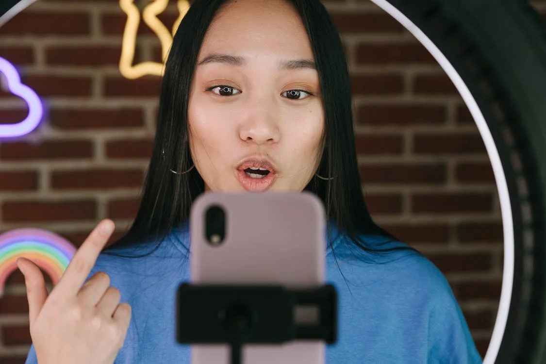 Cara Menjadi Content Creator, Kesempatan Terkenal & Bercuan Besar!