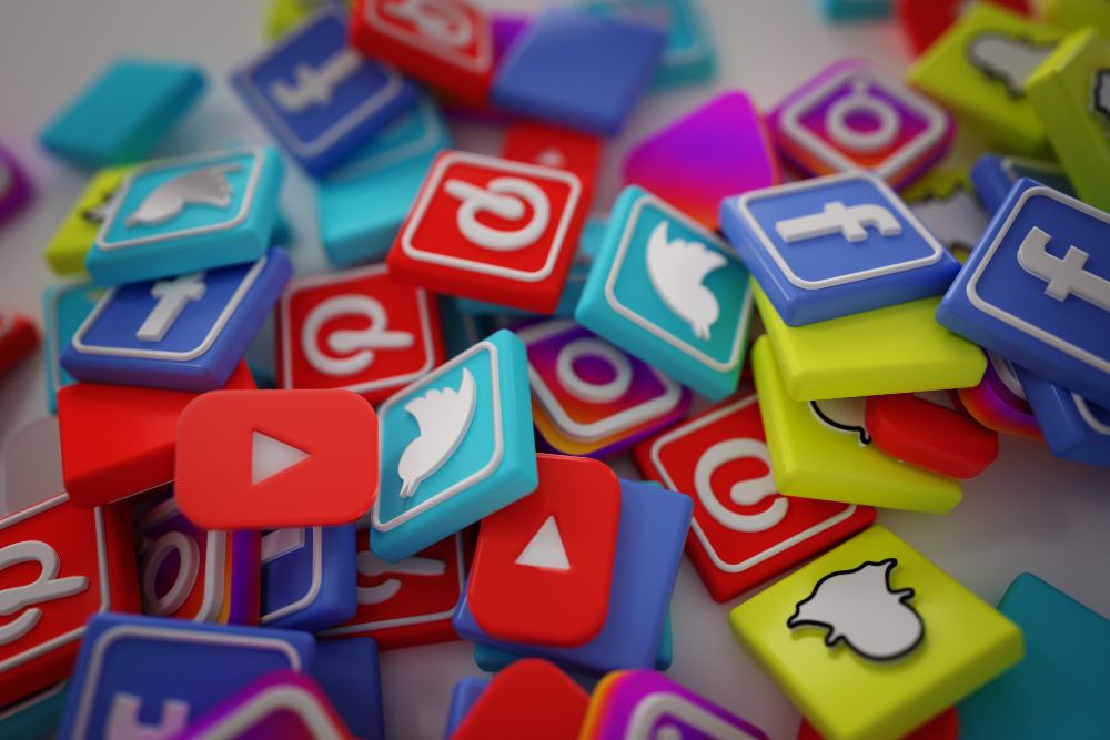 Social Media Marketing: 1001 Panduan Lengkap untuk Bisnis Lebih Jaya