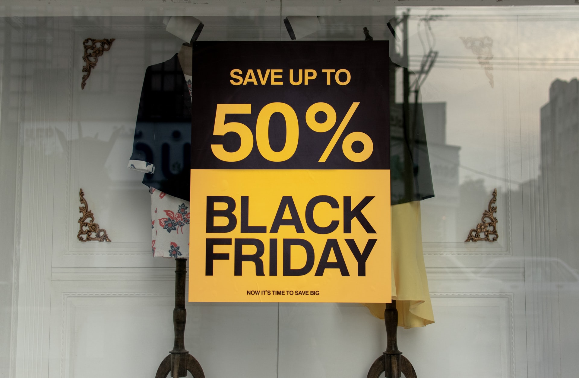 5 Tips for Promoting Your Black Friday Event on Social Media